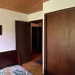Chambre En Bois Dans Une Ancienne Batisse
