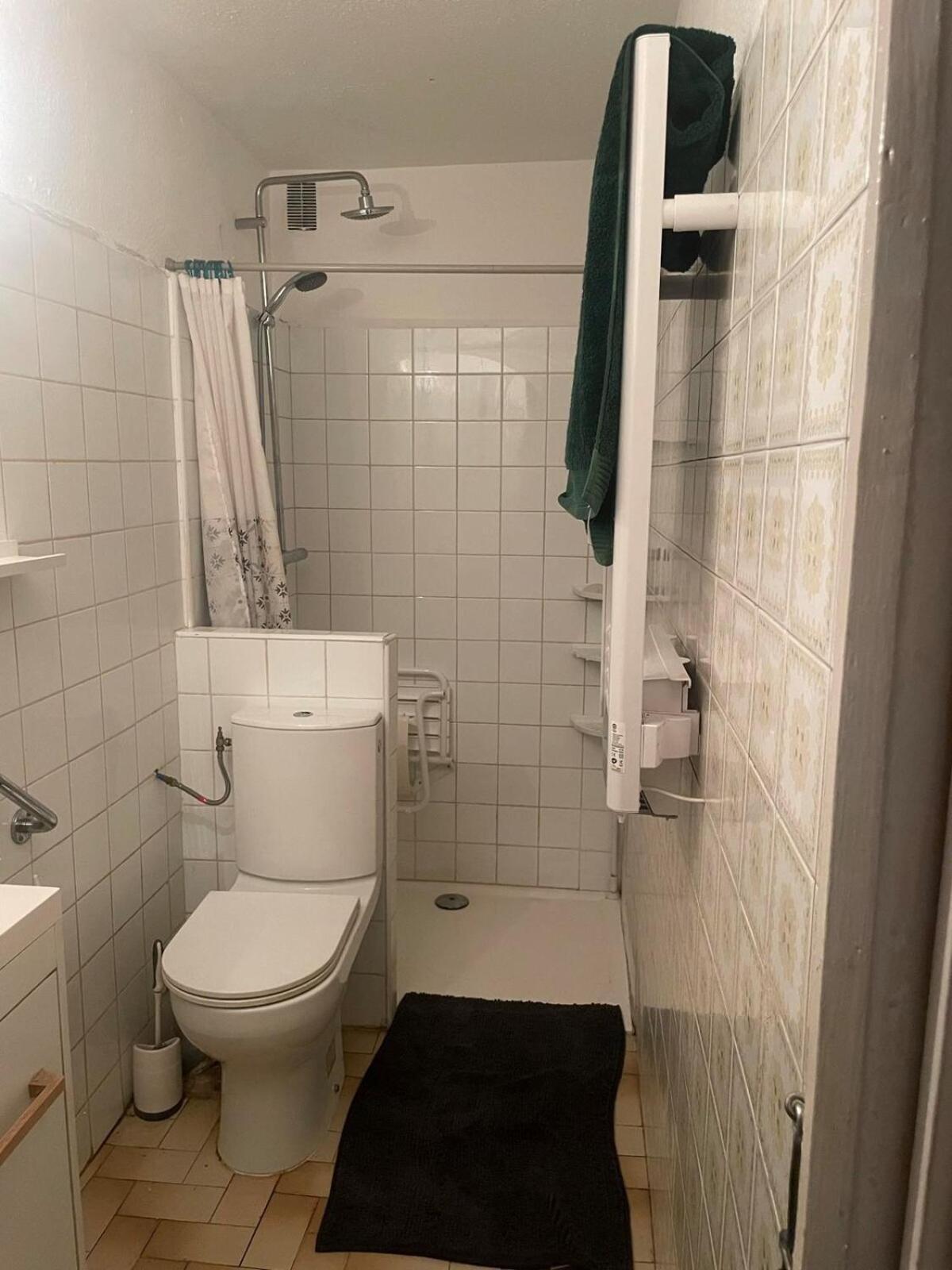 Séjour chez l'habitant En Bois Dans Ancienne Batisse *